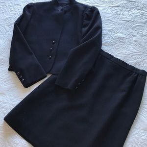 CLASSIC TAILORED NAVY BLUE SKIRT SUIT   10 PETITE